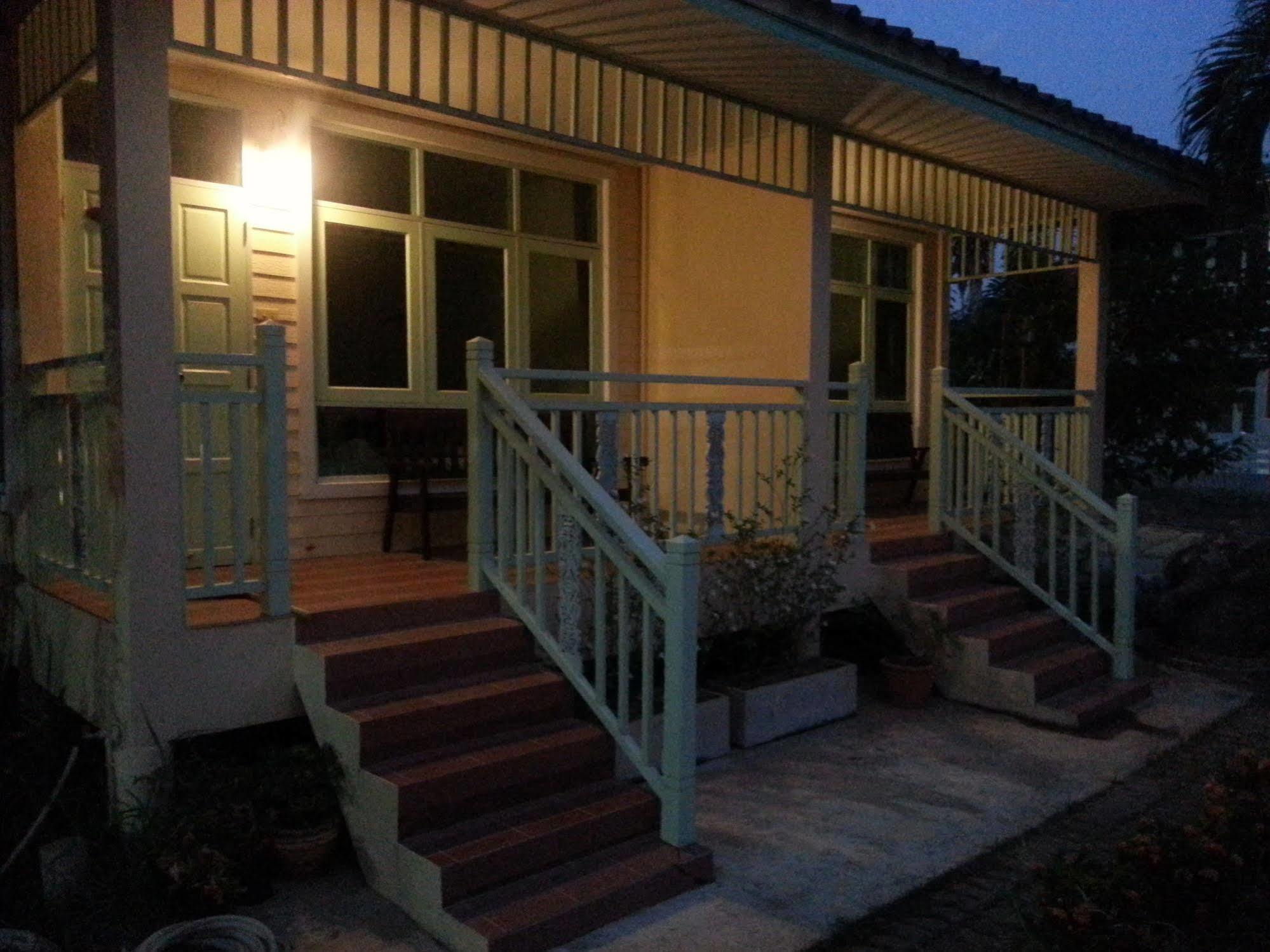 Bamboo House Kanchanaburi Bagian luar foto