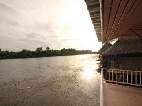 Bamboo House Kanchanaburi Bagian luar foto